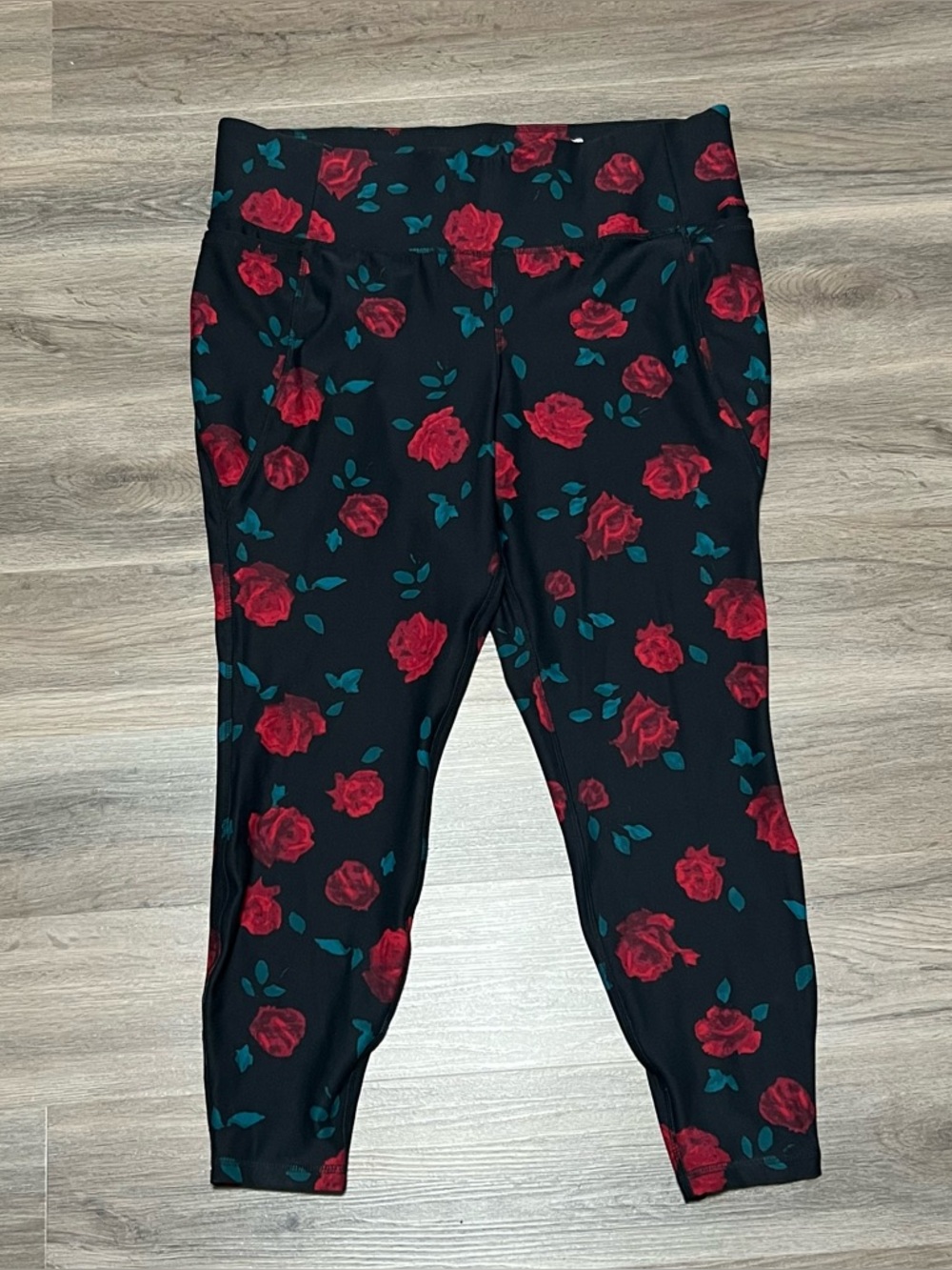 Livi Lane Bryant 18/20 Ankle Leggings Black Red Roses Floral Stretch Activewear